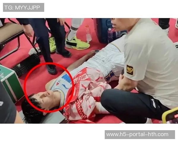 曾凡博高效贡献12分却因意外受伤被担架抬出送医祝早日康复 曾凡博高效贡献12分却因意外受伤被担架抬出送医祝早日康复